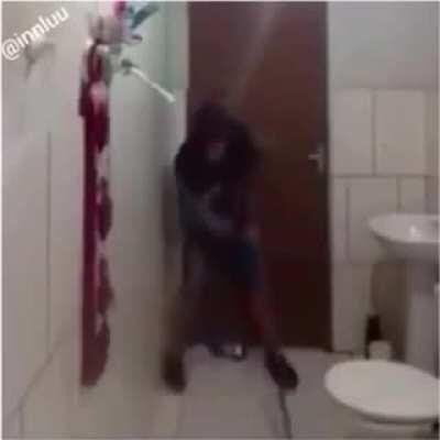 When you and your cat are afraid of the same mouse