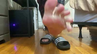 I wonder which smell is worst: my grimy foot or my worn out sandals?