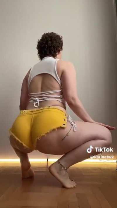 Hitting every beat (@karina_twk)