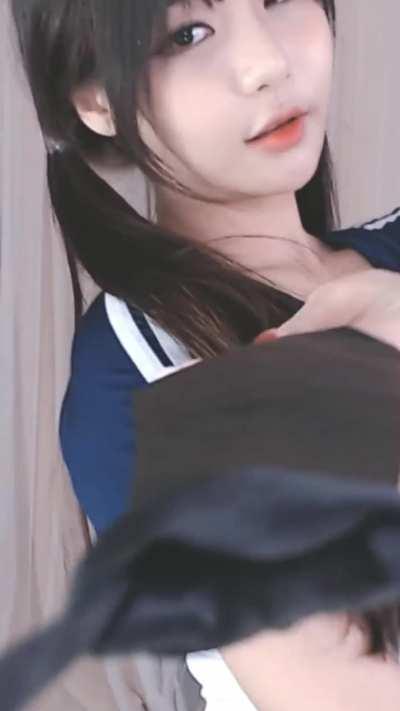 She Wants You To Cum Closer