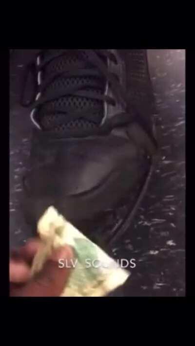 Causally roasting some random dudes shoes while casually singing in 70s,80s soul voice