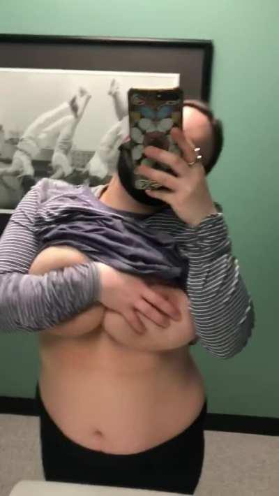 ✨Thirty & flirty && thriving 🦄