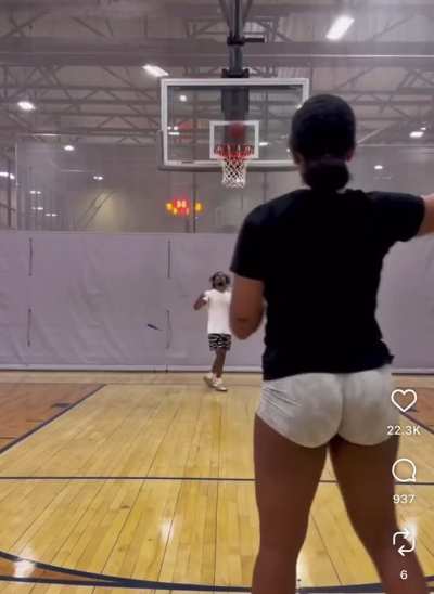 Janaya Berry (Julian Newman’s gf)
