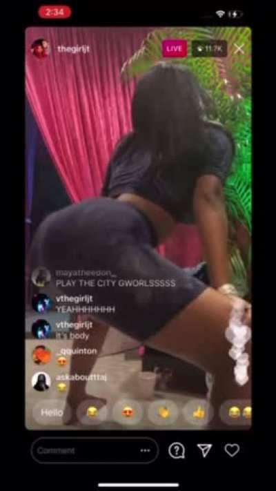 she can throw that ass