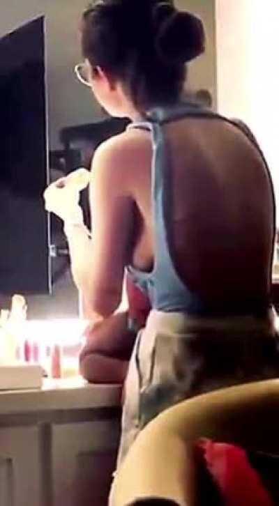 And the Oscar for best side boob goes to..