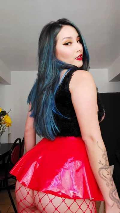 Today I did my photoshoot dressed as a devil (to match my personality lol), soon the photos will be ready, I'm already anxious. But tell me, would you fuck me dressed like that? 😏😝