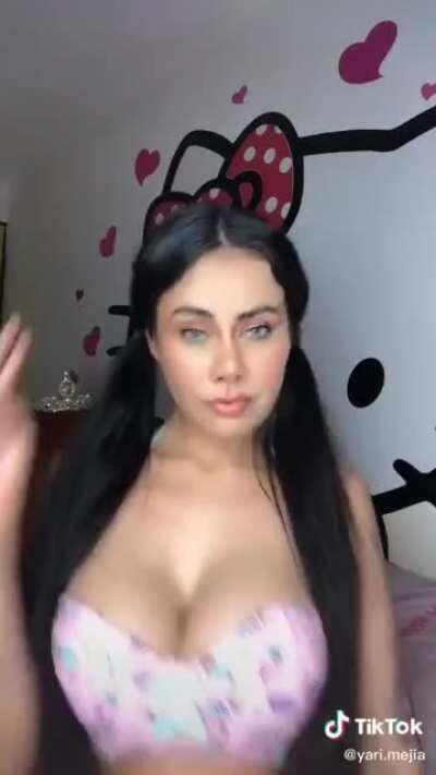 Dumb song, nice tits