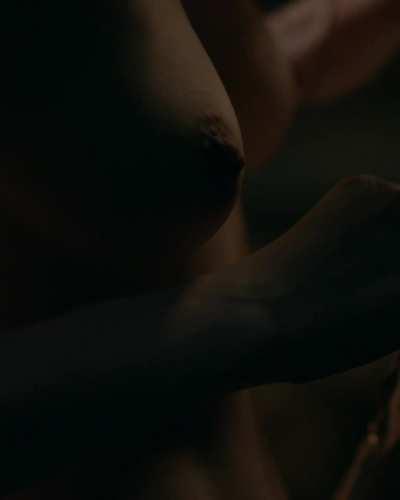 [Topless] [Ass] Sophie Skelton in Outlander S04E08 (2018)