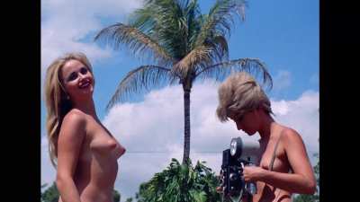 Group - Gentlemen Prefer Nature Girls (US1963) (3/6) - days at the resort