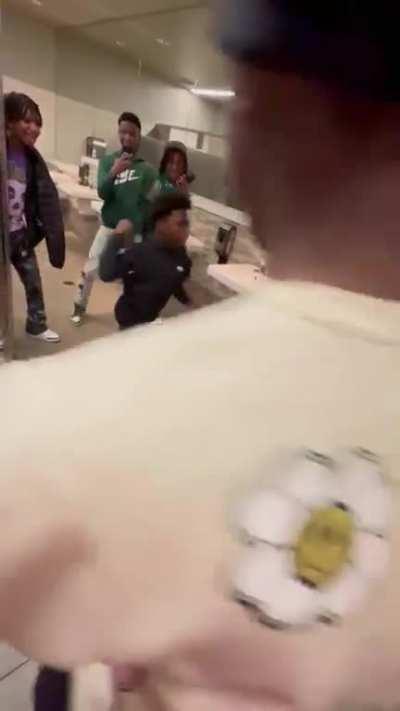 Who won this fight DEO twins ?