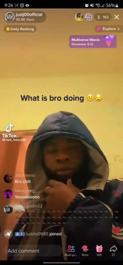 davis back at it again😭