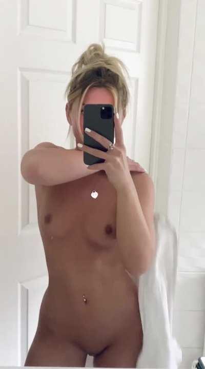 After a long day studying, there’s only one thing I want to do.. 😏🍆