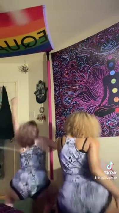 Look at how it bounces😩