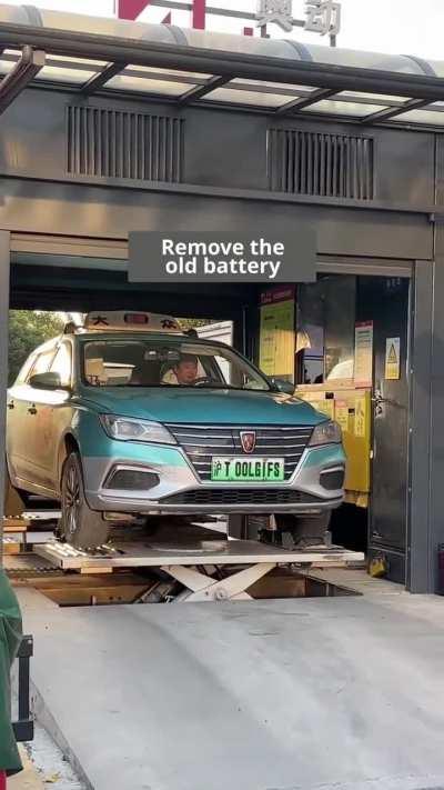 Swapping battery on an electric taxi