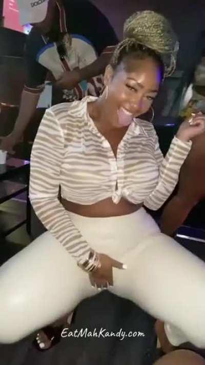 Kandy (@eatmah_kandy)