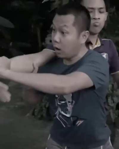 How to survive a knife attack