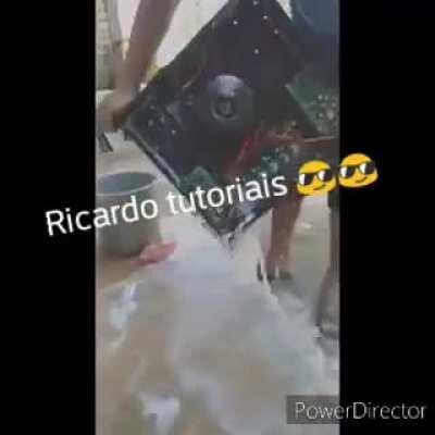 Ricardo está a lavar seu pc😳