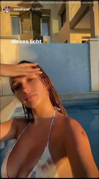 Nippelblitzer in ihrer Story🔥