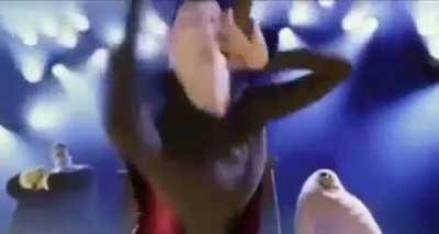 He do be spiting fire though 😳