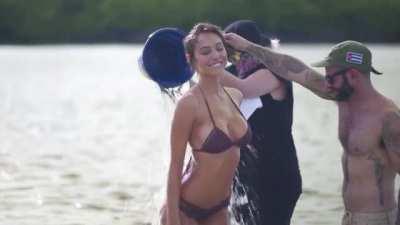 Alexis Ren gets me so hard...