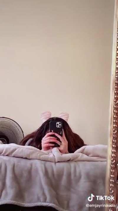 Sexy girl, sexy outfit