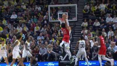 [Highlight] Shaedon Sharpe absolutely baptizes Walker Kessler