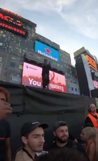 Here's another angle of the dumbass stage diving into a crowd of 7 people 