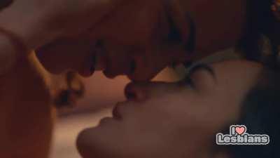 Raluca Aprodu & Ilinca Harnut (Ruxx - s01e07) *NO MUSIC*