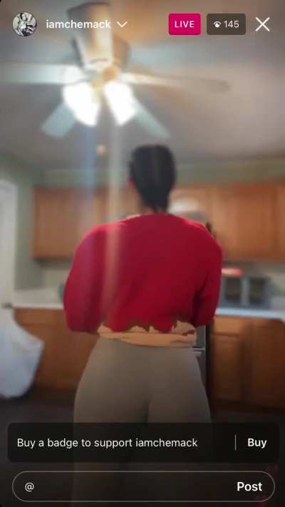 Che mack & her sister on thanksgiving in 2023