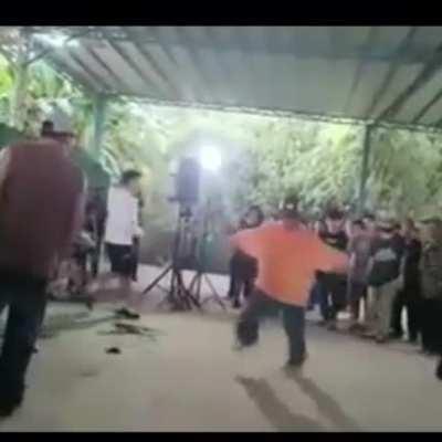 Filipino style moshing