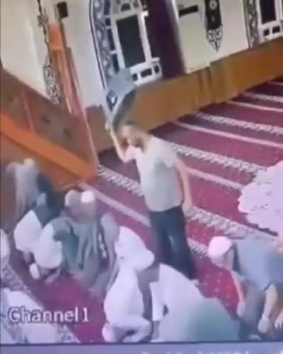 Man attacks imam in a mosque during prayer