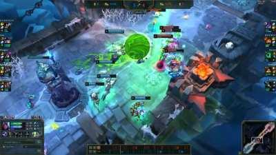 Had an insane wombo combo happen in aram that led to a quadra kill with one varus q and later into a penta :D