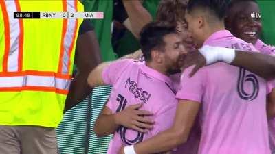 NYRB 0 - [2] | Lionel Messi 88'