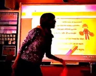 POV: toca clase con la auxiliar de inglés