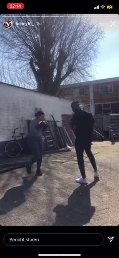 Geile dikke mocro ass wie heb nog meer ? Of komt chatten ?