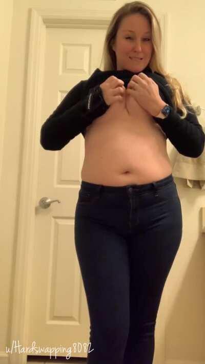 When hubby is away he gets to watch me play on Reddit 🎥🍿😈 [F37]