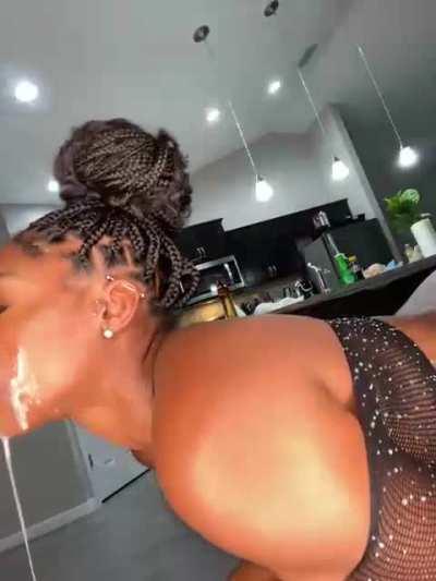 FUCKIN MOUTH 💦👀