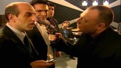 Kurtlar Vadisi but it's Half Life 1