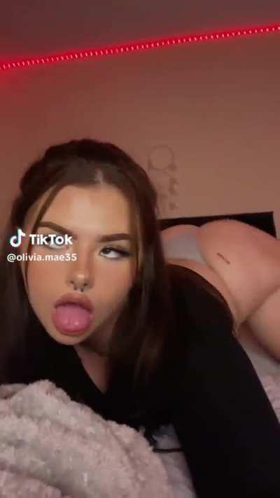 She is def good in bed (@olivia.mae35)