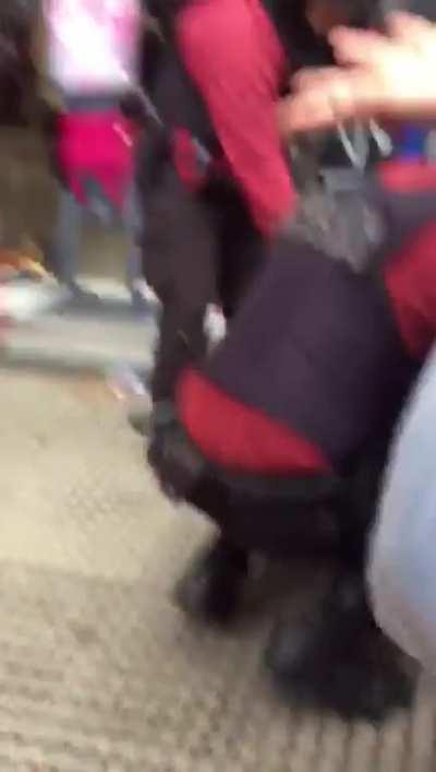 Denuncian violento desalojo de manteros en Flores por parte de la Policía de la Ciudad