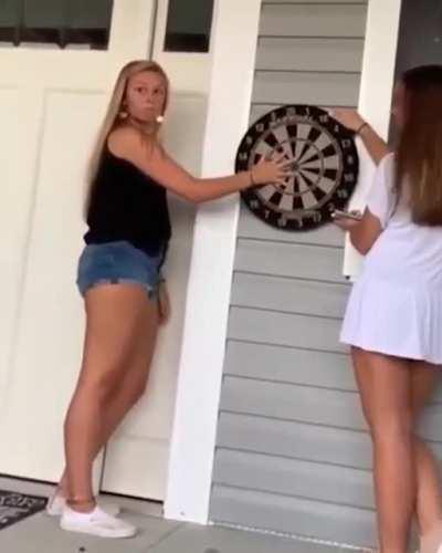 to play game of darts