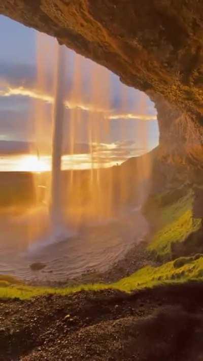 🔥The Majestic 60m (197ft) Waterfall at Seljalandsfoss, Iceland. 1st post more details.