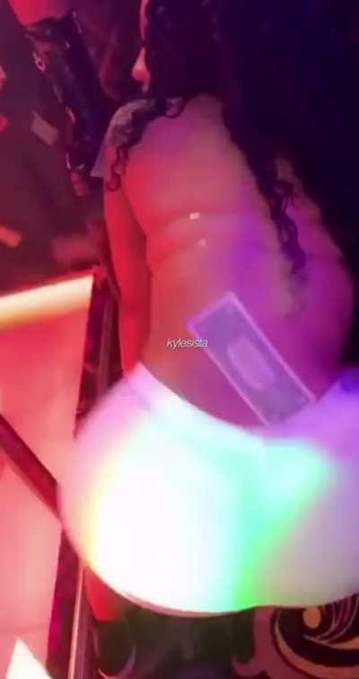 NEVER GET TIRED OF THIS BITCH WATER BOOTY