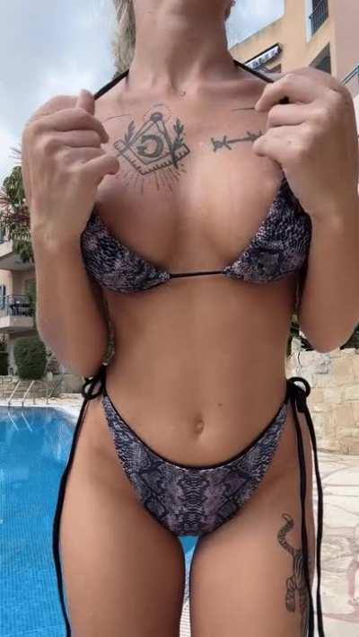 Today the pool was very empty... you can't help but show them 😜