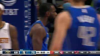 [Highlight] Tim Hardaway Jr drives to the lane and throws down the slam!