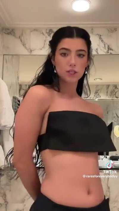 Charli deleted tiktok😍