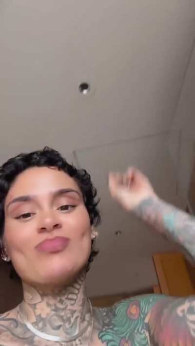 She’s gotta switch to Megan’s Chicas Divertidas now 😭