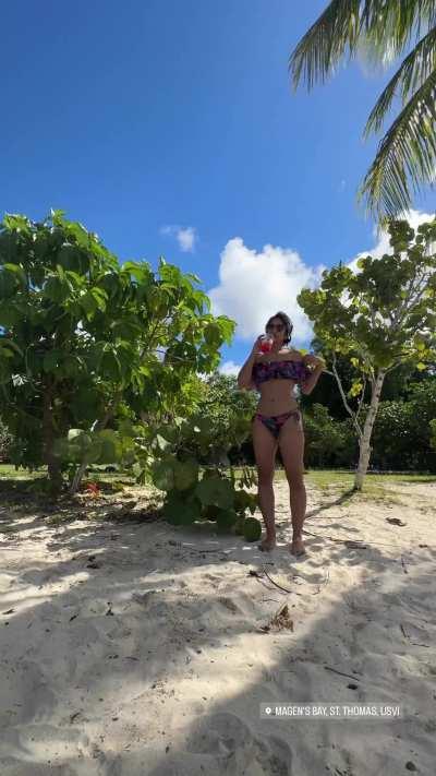 Navi looking great in a two piece