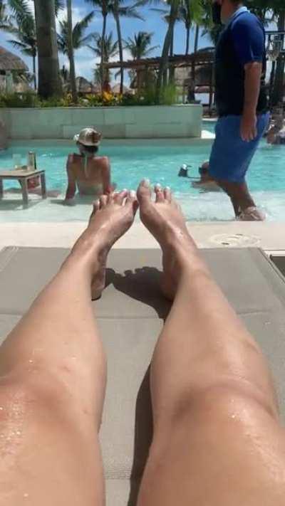 I dare you to lick my toes in front of all these vacationers. 👀