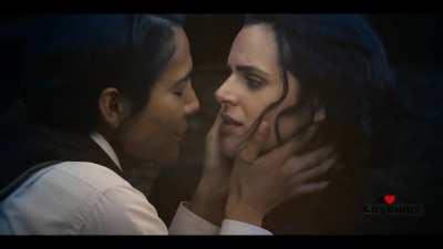 María del Carmen Félix & Isabella Castillo (Malverde: El Santo Patrón - s01e27)